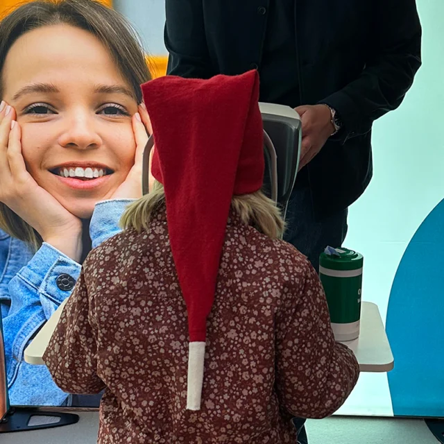 Att se tydligt är viktigt för barn, både i skolan och på fritiden. Ibland kan synproblem komma smygande och vara svåra att upptäcka. BARNSYN har tagit fram en folder för att hjälpa dig som förälder och anhörig att förstå mer om barns syn, hur du kan uppmärksamma tidiga tecken på synproblem. Du hittar foldern på barnsyn.se under fliken utbildning.

Kanske är din bästa julklapp till ditt barn en synundersökning? 🎁

Vi önskar en riktigt God Jul och Gott Nytt År! 🎅