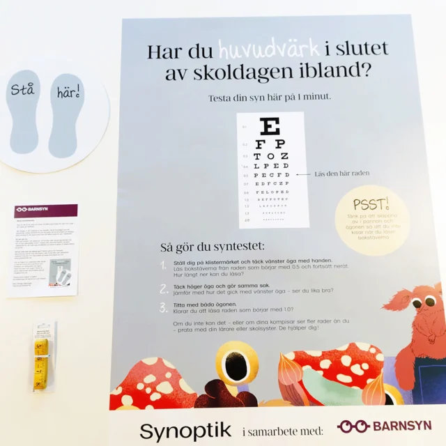 I förra veckan hade vi glädjen att skicka ut 200 paket med syntavlor till skolor i hela landet, från Umeå i norr till Malmö i söder. 🥳

Materialet, som kan beställas kostnadsfritt av skolsköterskor, är framtaget som ett samarbete mellan BARNSYN och Synoptik. Det är ett enkelt och pedagogiskt verktyg för att uppmuntra barn att själva testa sin syn i skolmiljön. 👀💜

Vill du öka medvetenheten om barns syn på din skola med hjälp av vårt material? Hör av dig till info@barnsyn.se.
